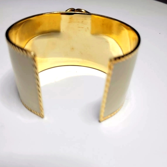 Stella & Dot Kelly Creme Enamel Cuff Bracelet - Picture 4 of 6